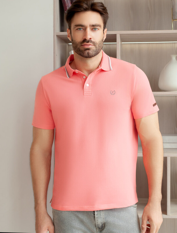 Футболка-поло из фактурного трикотажа