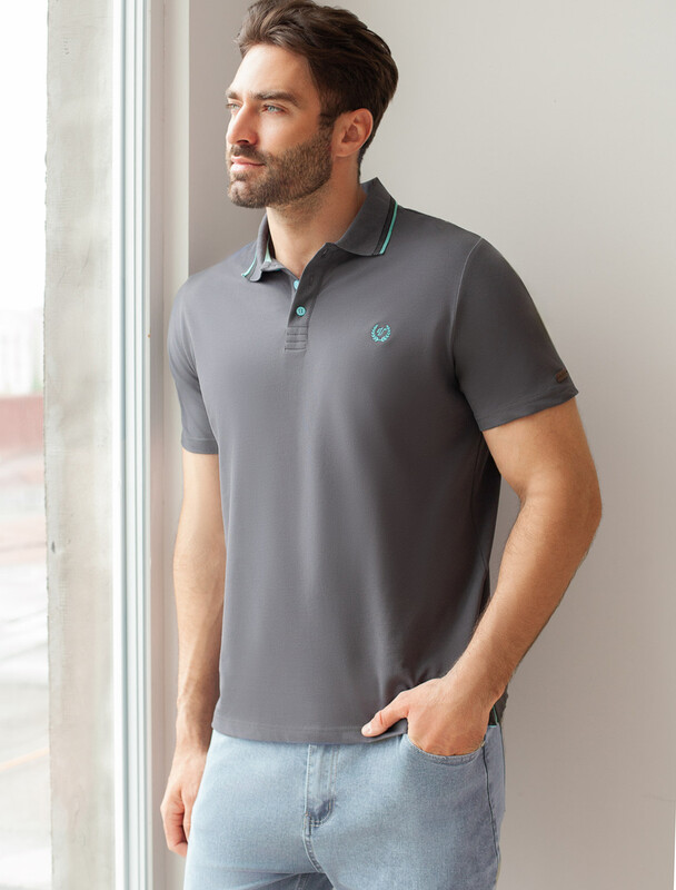 Футболка-поло из фактурного трикотажа