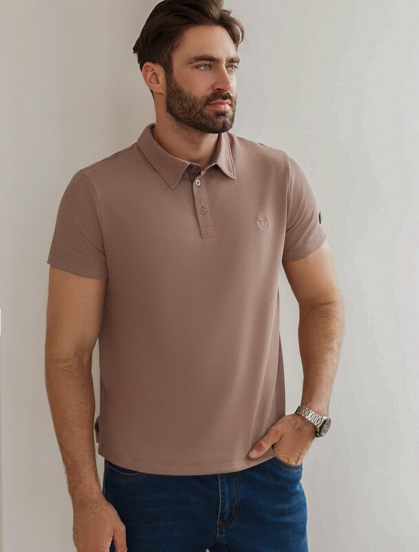 Футболка-поло из фактурного трикотажа