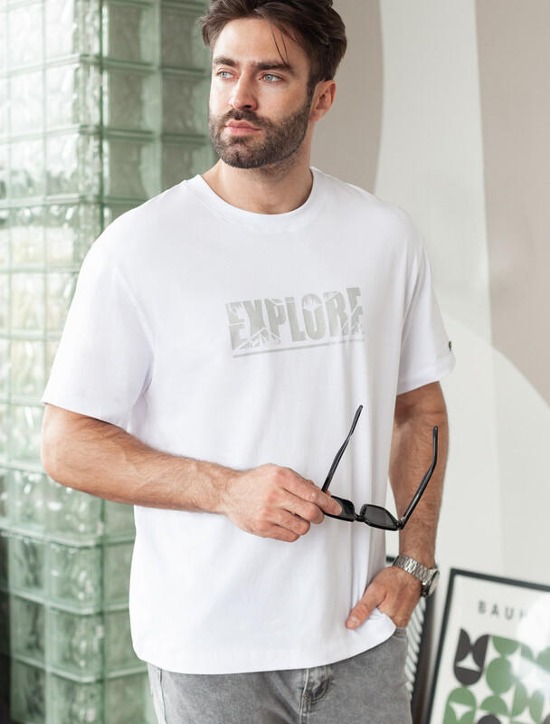 Свободная футболка с авторским принтом