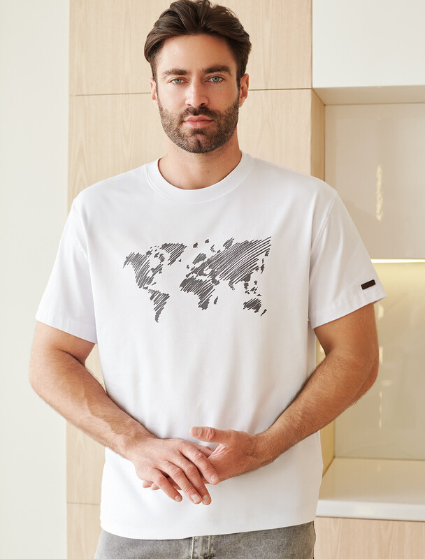 Свободная футболка с авторским принтом