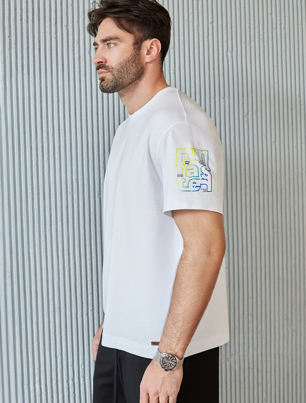 Свободная футболка с авторским принтом