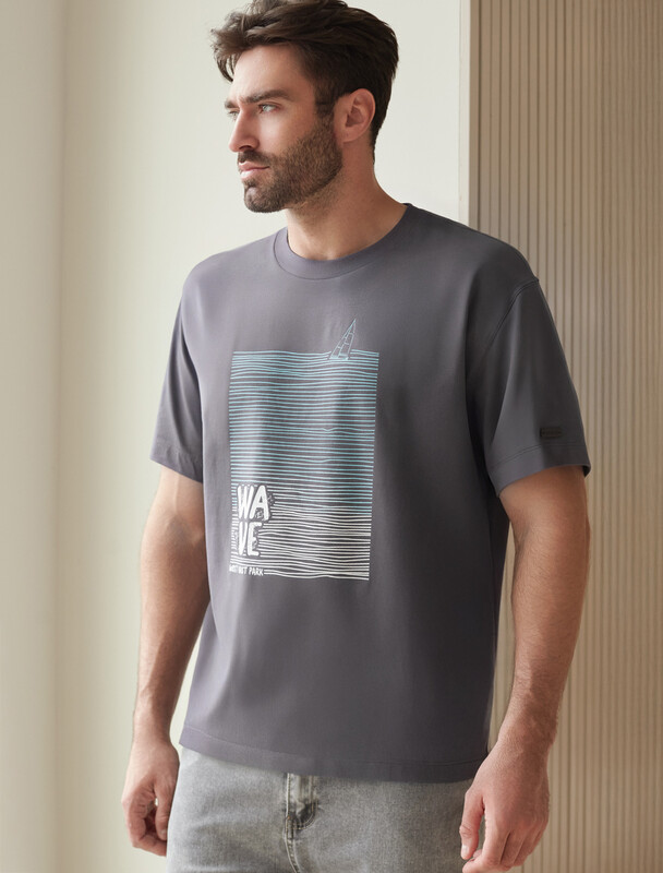 Свободная футболка с авторским принтом