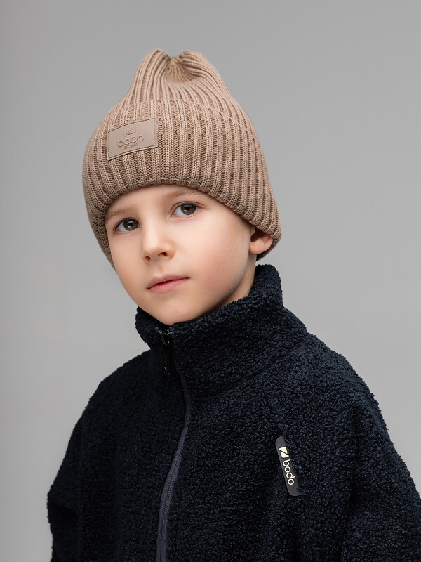 Шапка - тыковка с нашивкой