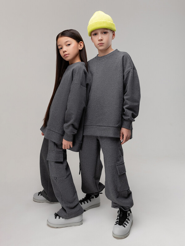 Костюм с разрезами по бокам