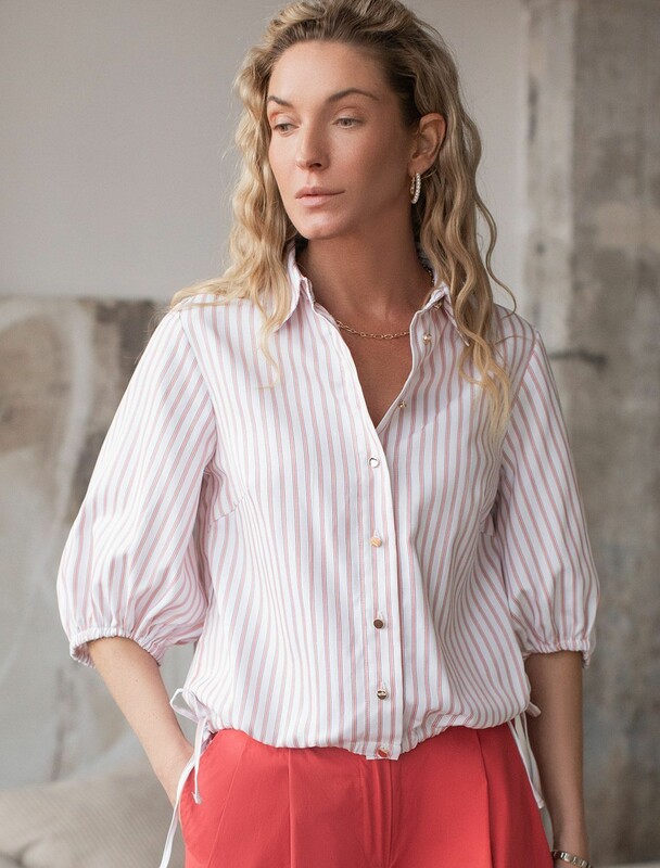 Укороченная блузка с рукавами буфами и с кулиской по низу из эластичного хлопка