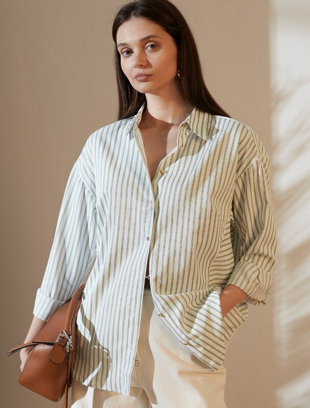 Блузка свободного силуэта в тонкую полоску из эластичного хлопка с добавлением льна