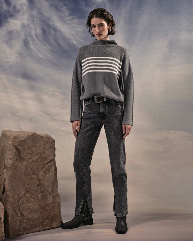 Прямой крой CONTE CON-682 Джинсы straight оксидной варки с высокой посадкой и разрезами