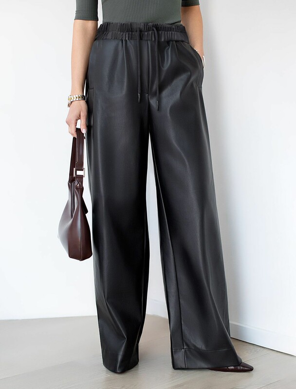 Широкие кожаные брюки-трубы с поясом