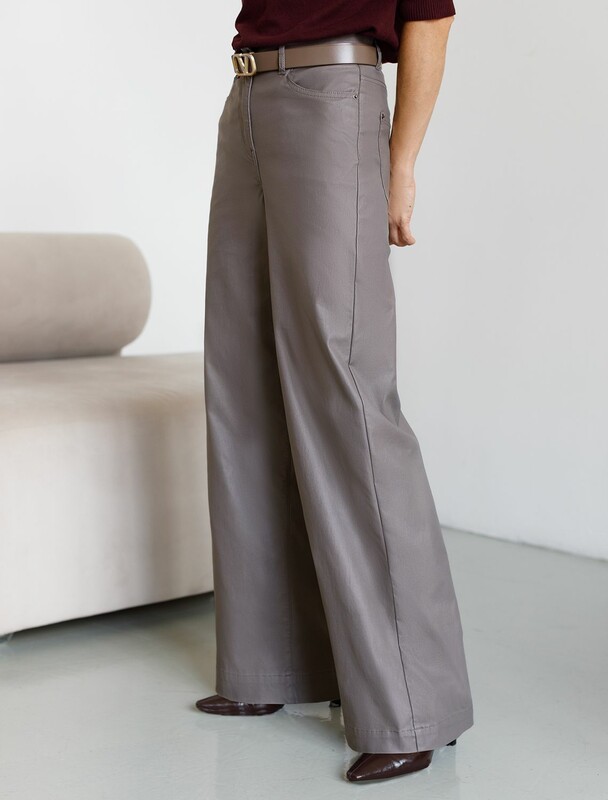 Брюки-трубы из эластичного хлопка с эффектом кожи