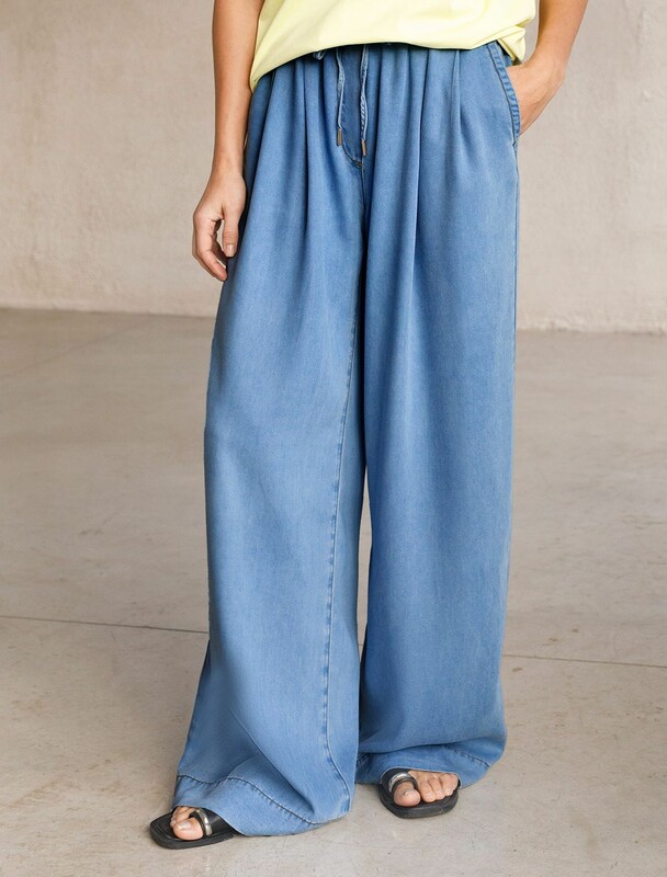 Брюки-палаццо с поясом на резинке из джинсового лиоцелла