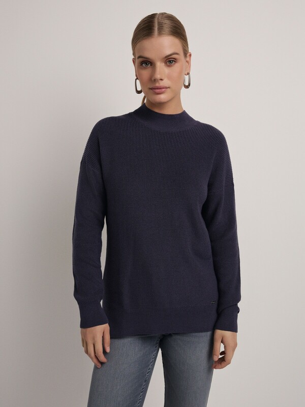 Вязаные джемперы CONTE Джемпер прямого силуэта с невысокими разрезами по бокам LDK 2388