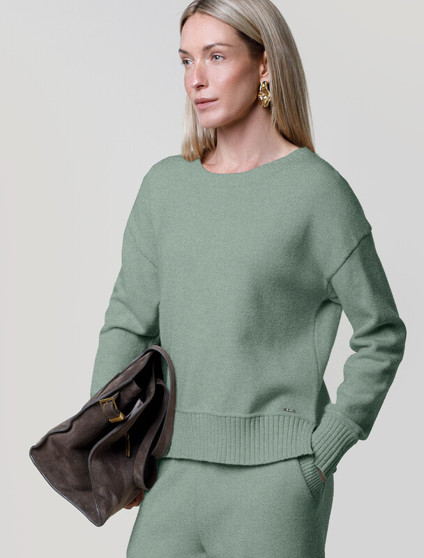 Джемпер из пряжи с кашемиром