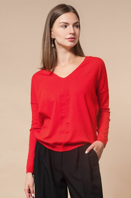 Джемпер тонкой вязки с декоративным орнаментом