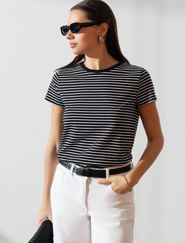 Базовая футболка полуприлегающая из премиального хлопка с эластаном