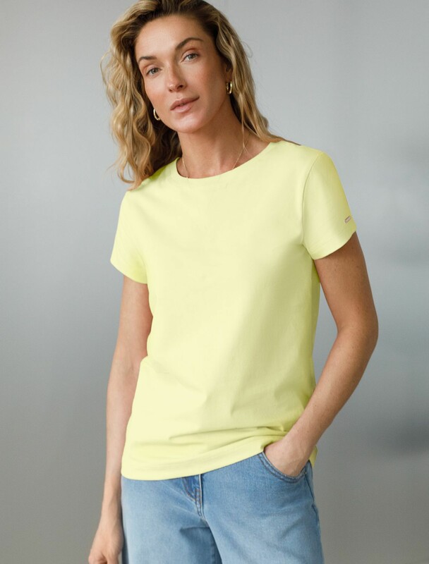 Базовая футболка полуприлегающая из премиального хлопка с эластаном