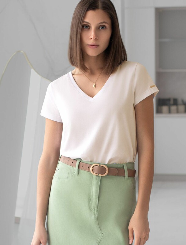 Базовая футболка из премиального хлопка с V образным вырезом