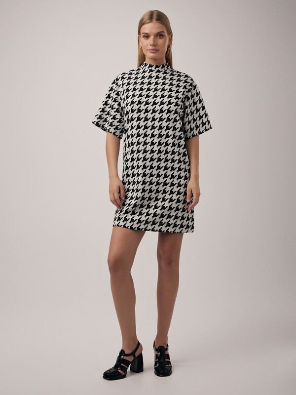Платья CONTE LPL 2802 Платье прямого кроя из жаккардового полотна «в гусиную лапку»