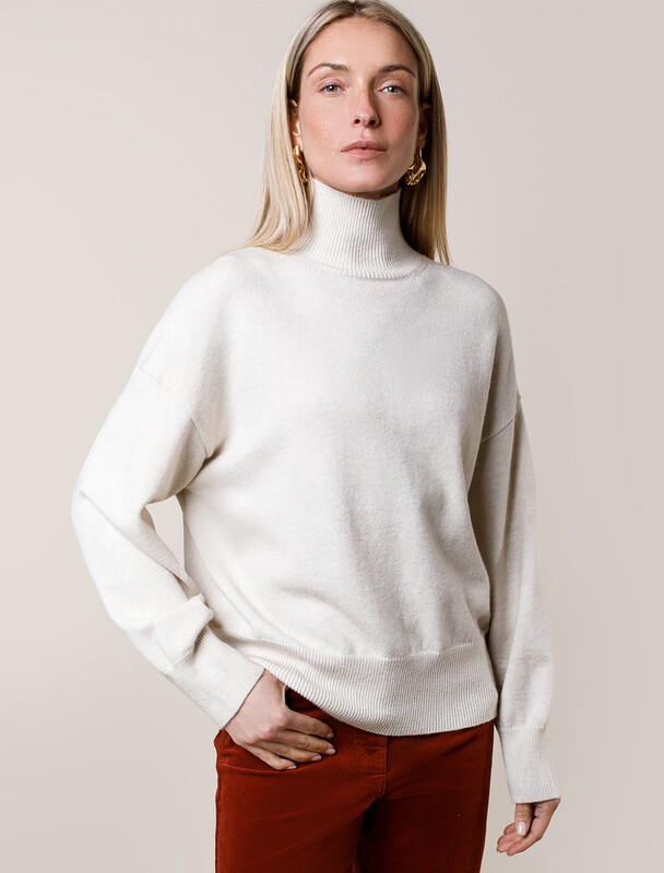 Свитер из пряжи с кашемиром