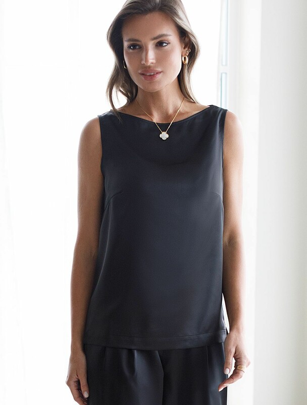 Элегантный топ из струящегося сатина