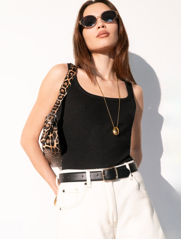 Топ из трикотажа в широкий рубчик