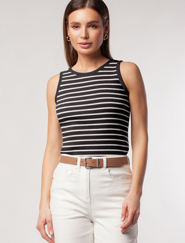 Топ из трикотажа в широкий рубчик