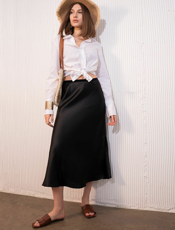 Юбка из плотного полуматового сатина, скроенная по косой