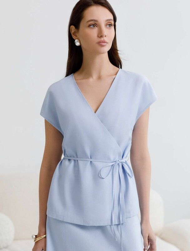 Жилет на запАх с поясом из плотного лиоцелла