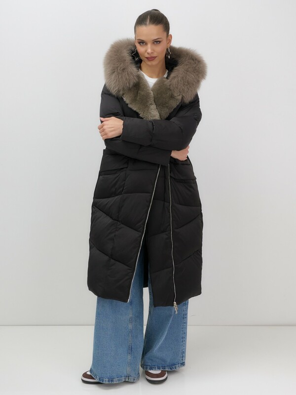 Двубортное пальто зимнее утепленное с мехом и капюшоном черного цвета 7626Ch