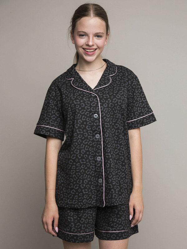 Комплект для девочки (футболка короткий рукав шорты)