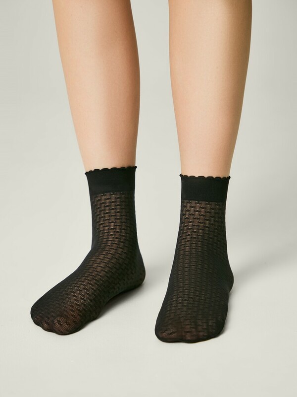 Нарядные CONTE Тонкие носки с ажурным геометрическим рисунком JULIA