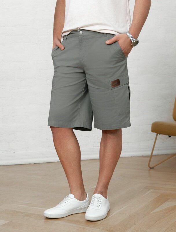 Шорты с накладными карманами из эластичного твилла