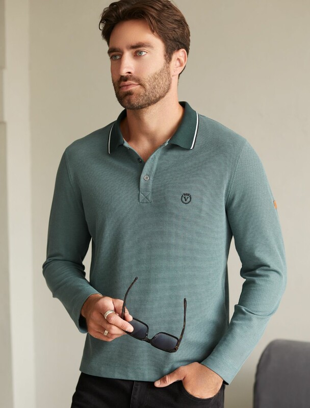 Лонгслив из фактурного трикотажа с плетеным воротником поло с застежкой на пуговицы