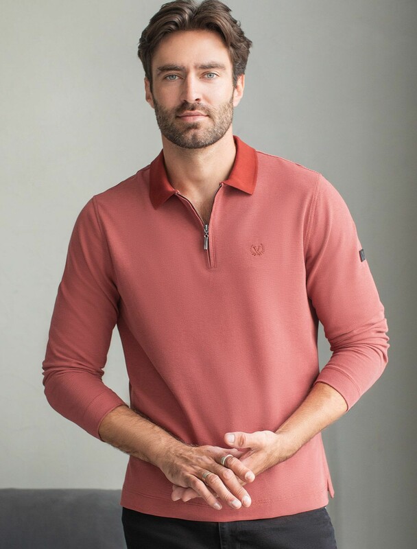 Лонгслив из мягкого фактурного трикотажа с плетеным воротником поло на молнии