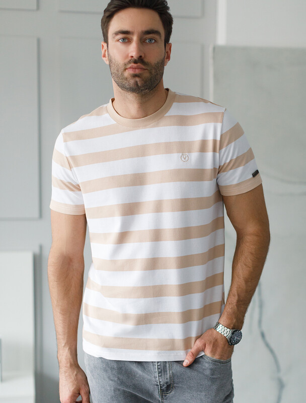 Футболка из фактурного трикотажа