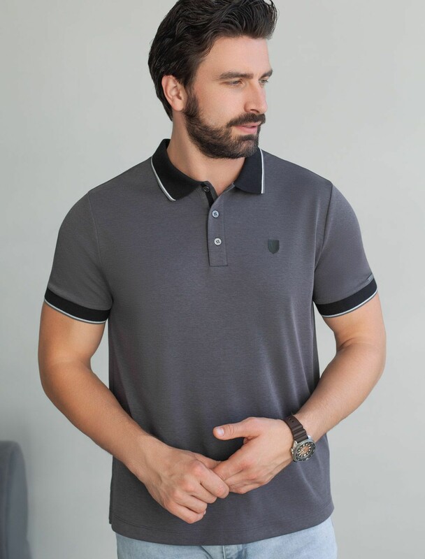 Футболка поло с воротником на пуговтцах из полотна пике с меланжевым плетением с эластаном