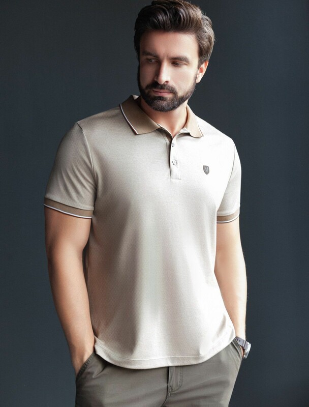 Футболка поло с воротником на пуговтцах из полотна пике с меланжевым плетением с эластаном