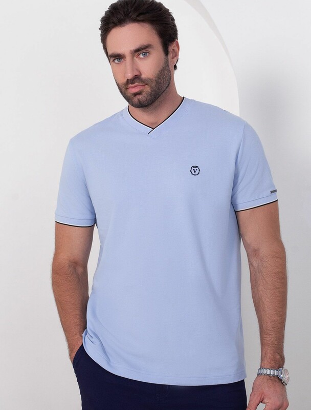 Футболка с V-вырезом из премиального хлопка с эластаном