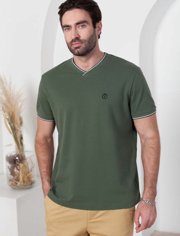 Футболка с V-вырезом из премиального хлопка с эластаном