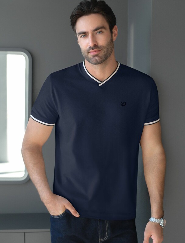 Футболка с V-вырезом из премиального хлопка с эластаном