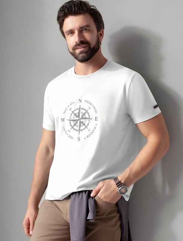 Футболка полуприлегающего кроя с принтом из премиального хлопка