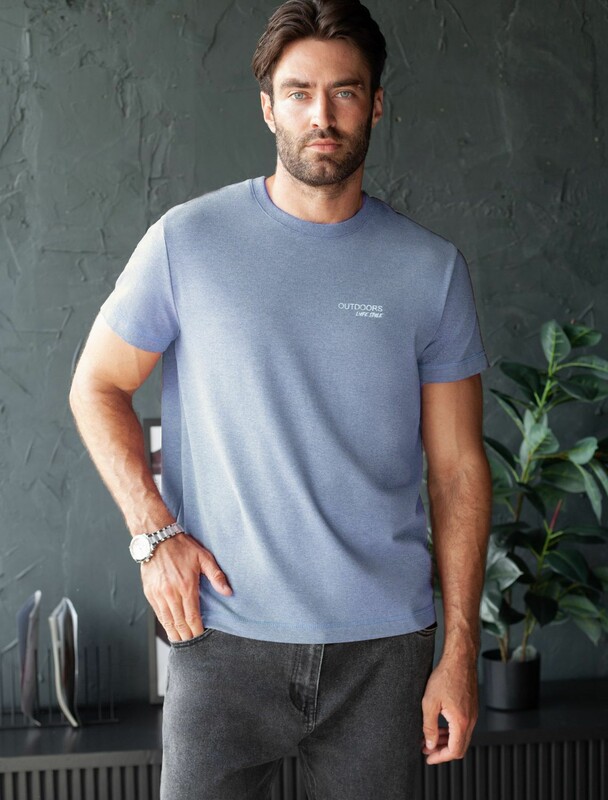 Футболка полуприлегающего кроя с принтом из премиального хлопка