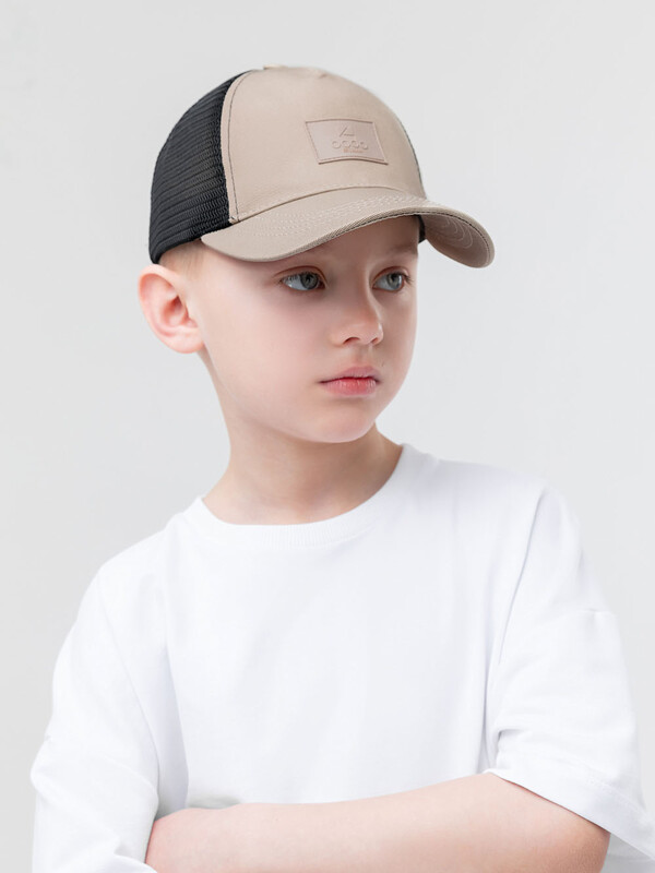 Бейсболка с сеткой