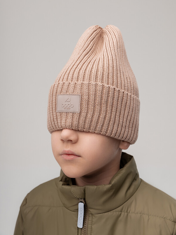 Шапка - тыковка с нашивкой