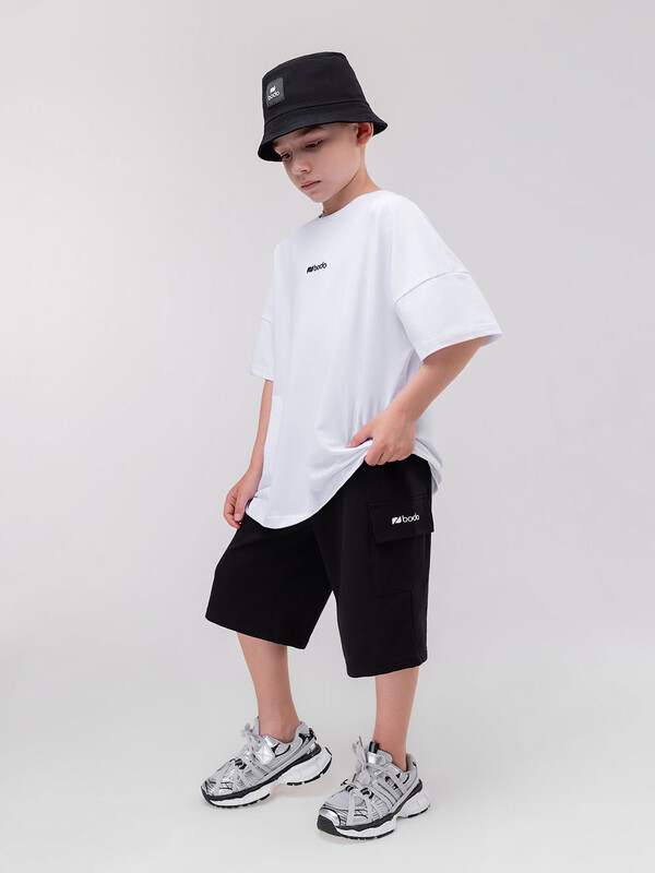 Шорты с накладными карманами