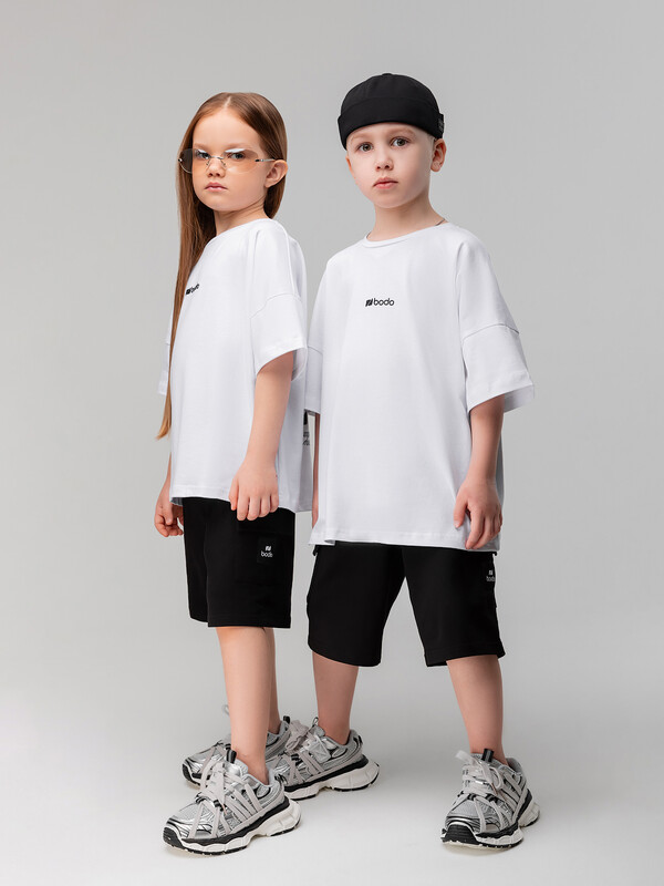 Шорты с накладными карманами