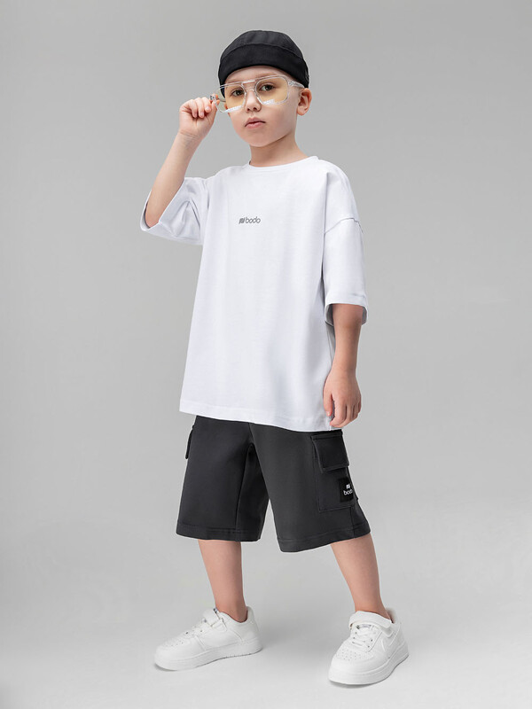 Шорты с накладными карманами