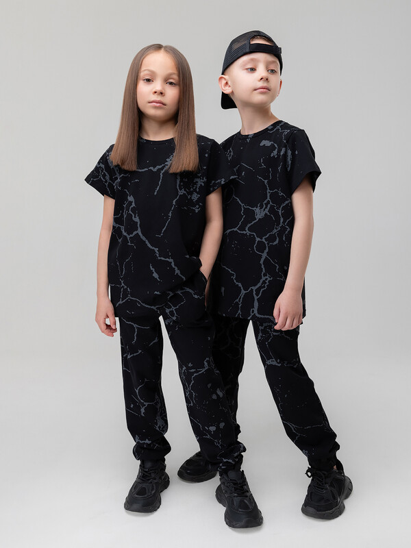 Костюм с футболкой с набивкой