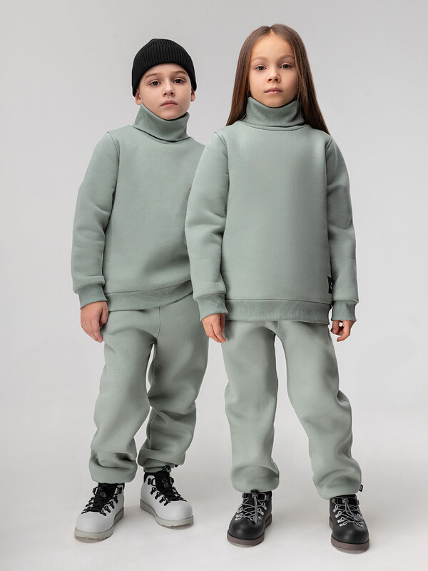 Костюм с водолазкой теплый