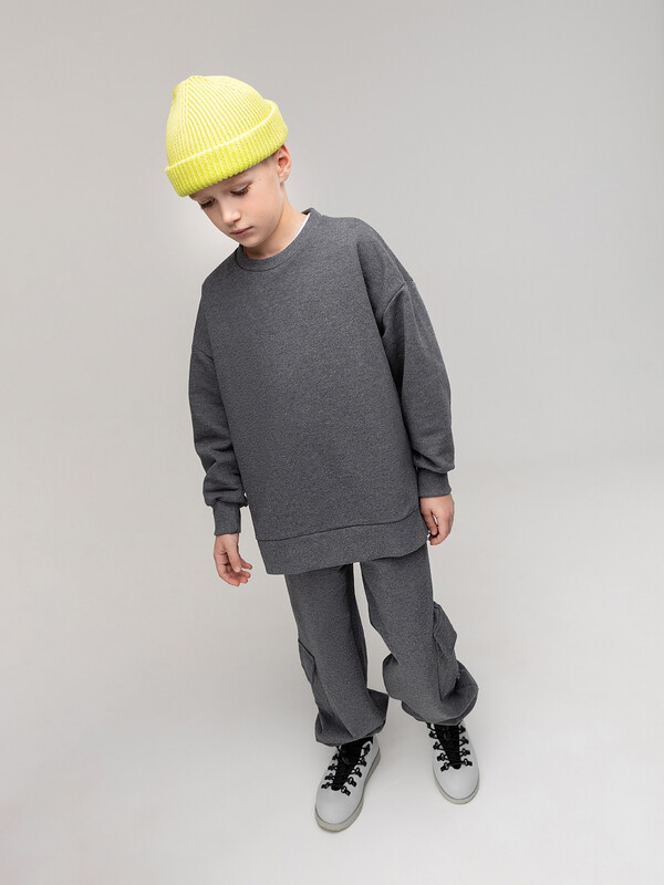 Костюм с разрезами по бокам